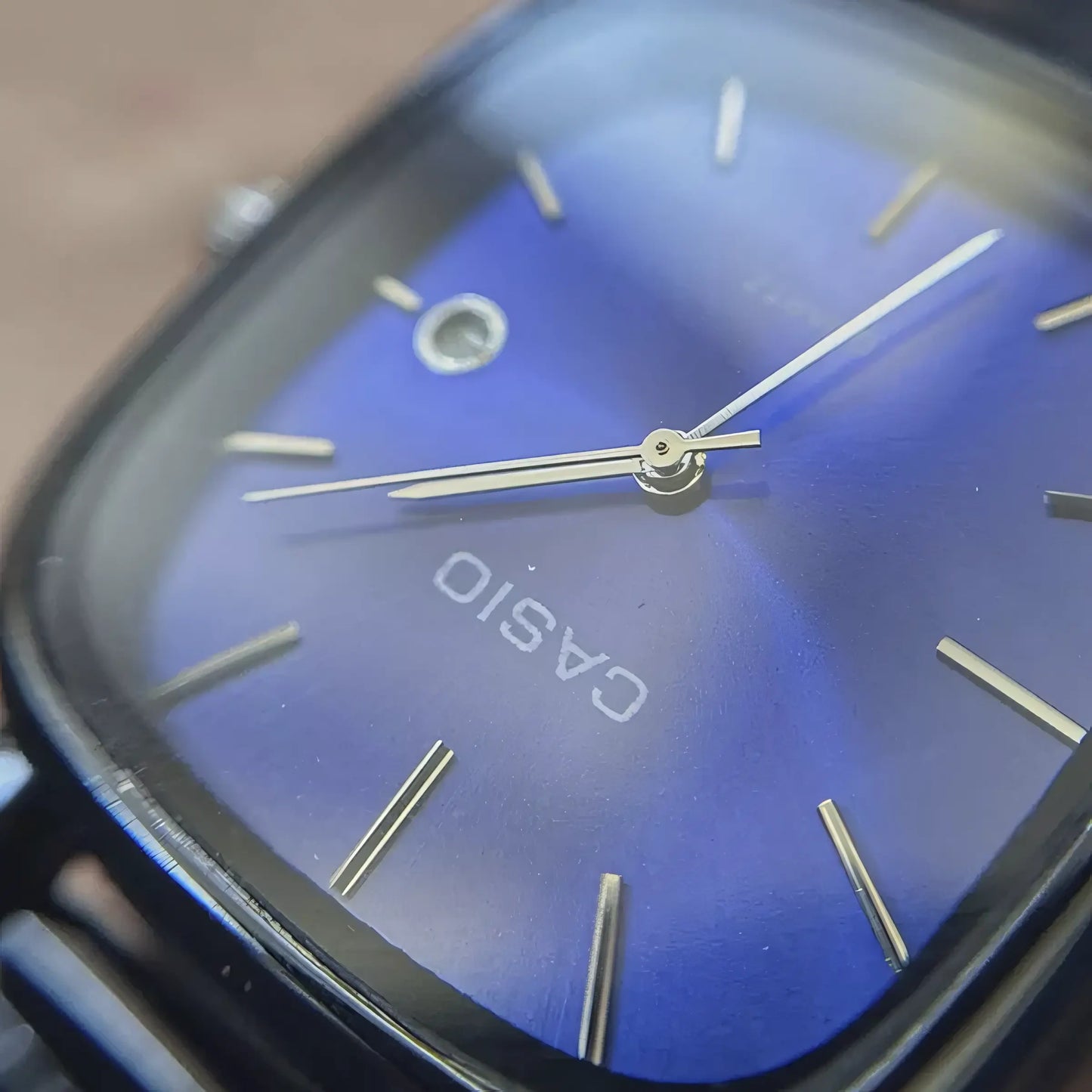 Kostenlose luxuriöse 36-mm-Uhr von CASIO