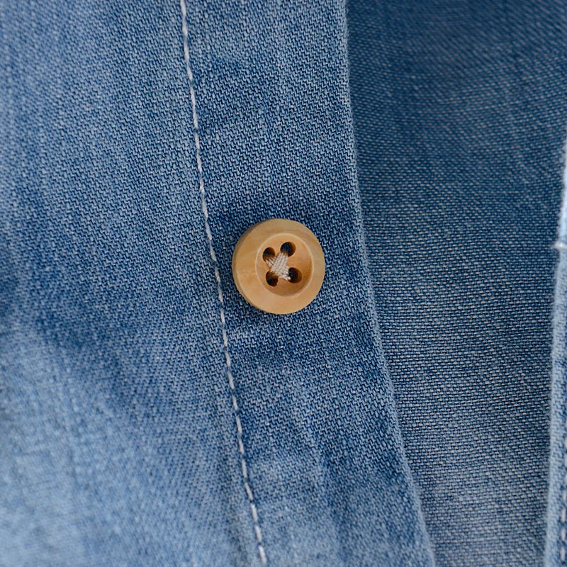 Klassisches Jeanshemd