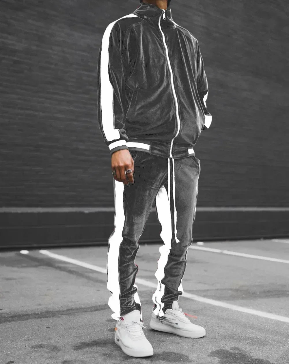 Trainingsanzug mit Samtkante